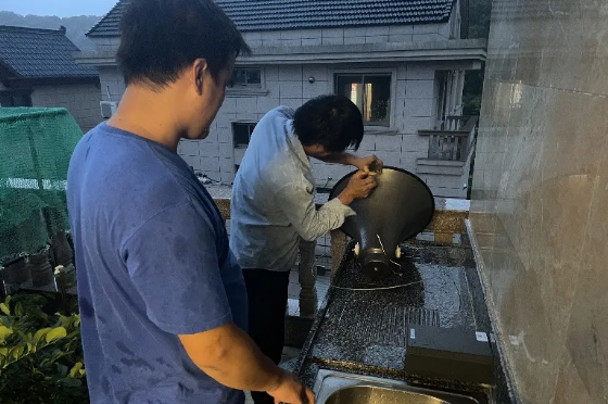 智博會展商風(fēng)采--與“煙花”決戰(zhàn)到底！那些全力以赴的移動人身影！